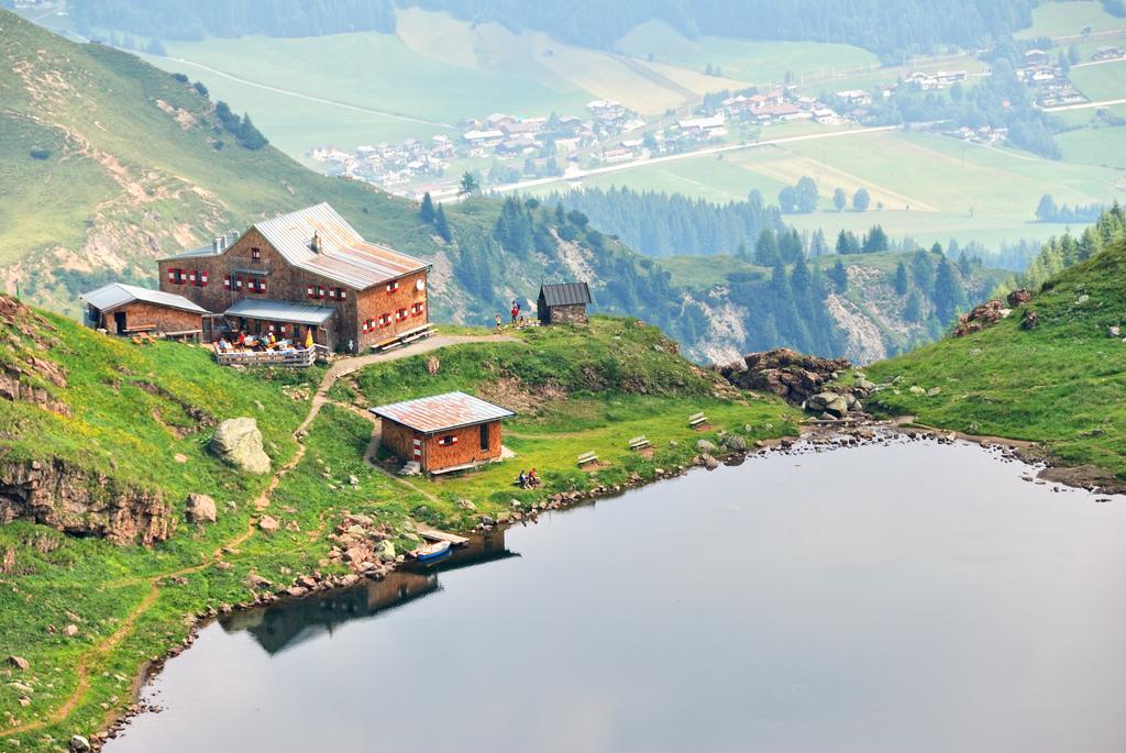 Haus Bergland Hotell Fieberbrunn Exteriör bild